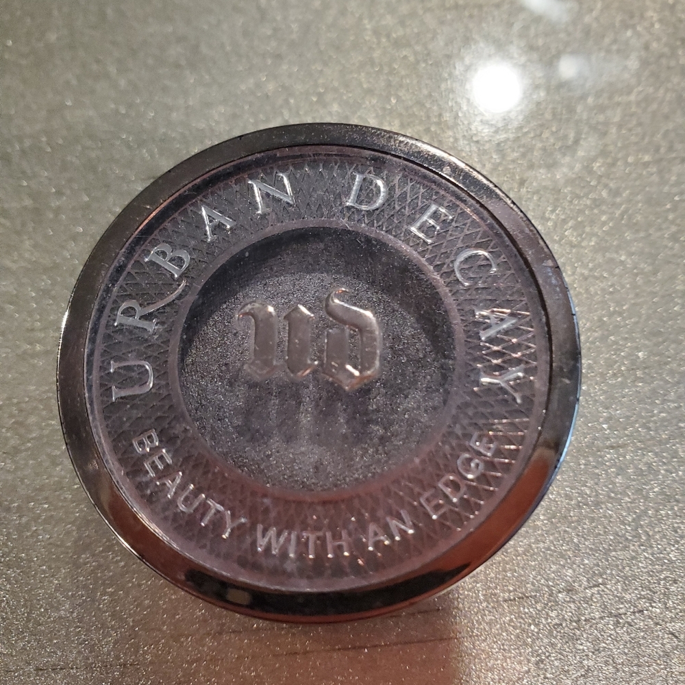 Urban Decay Eyeshadow shimmer- S & M